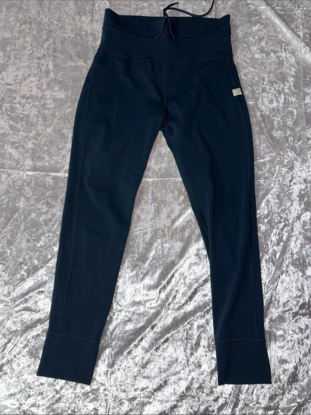 Vuori AllTheFeels Leggings in navy

Size medium
Excellent condition